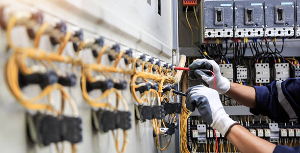 Professional Electrician technician working in Corinth, TX